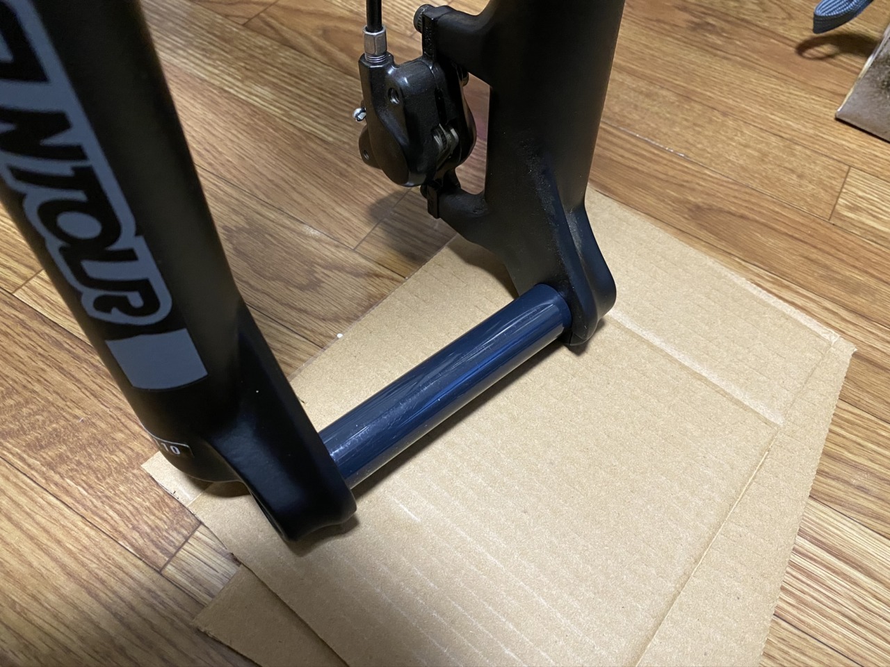 スルーアクスル対応のスタンドを自作する 焚き火ライフ